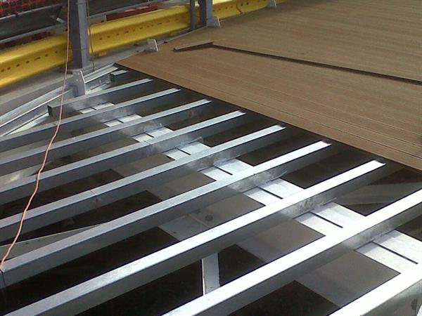 PAVIM ESTERN 143 mm SP.28mm TAVOLA CON FORI GREY STRUT.ALLUMINIO